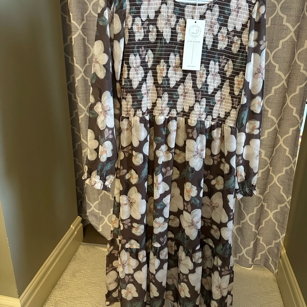 NWT Chic Floral Long Sleeve Dress